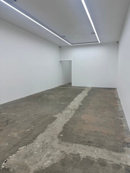 More Photos Of 601-609 N La Brea Ave, Los Angeles Storefront For Lease