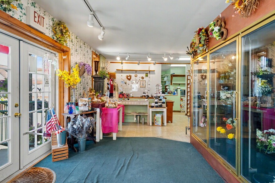 More Photos Of 11 Turnpike St, Jaffrey Freestanding For Sale