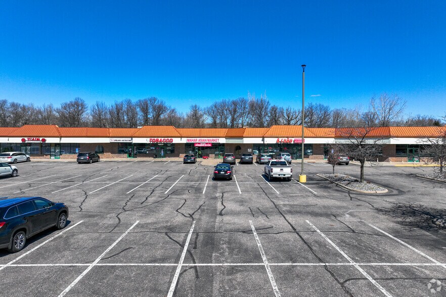 More Photos Of 2231 E 11th Ave, North Saint Paul Storefront Retail Office For Sale