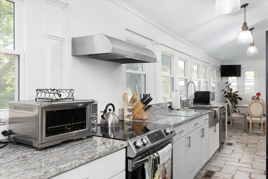 More Photos Of 667 Hustle Rd, Hustle Winery Vineyard For Sale