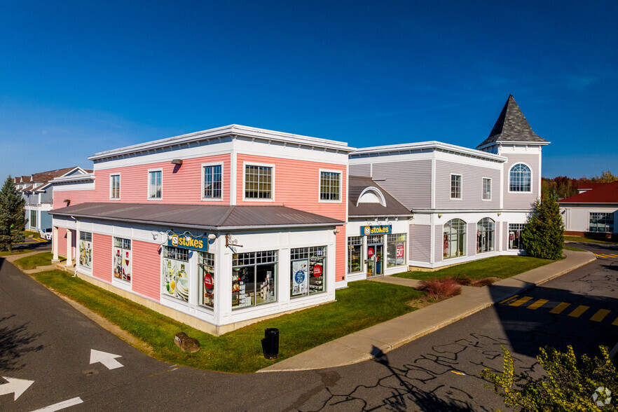 Primary Photo Of 105 Boul Du Carrefour, Bromont General Retail For Sale