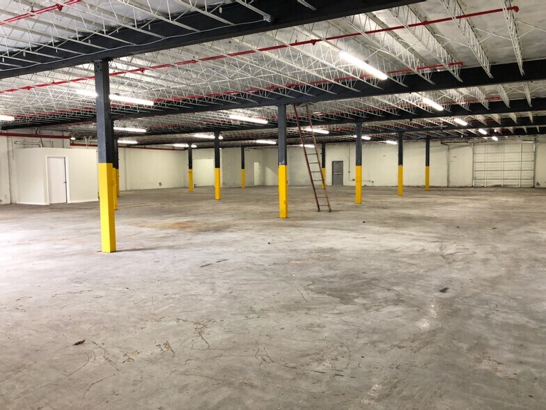 More Photos Of 6220 NW 37th Ave, Miami Warehouse For Lease