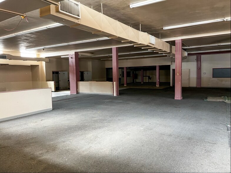More Photos Of 2603 W Southcross Blvd, San Antonio Freestanding For Lease
