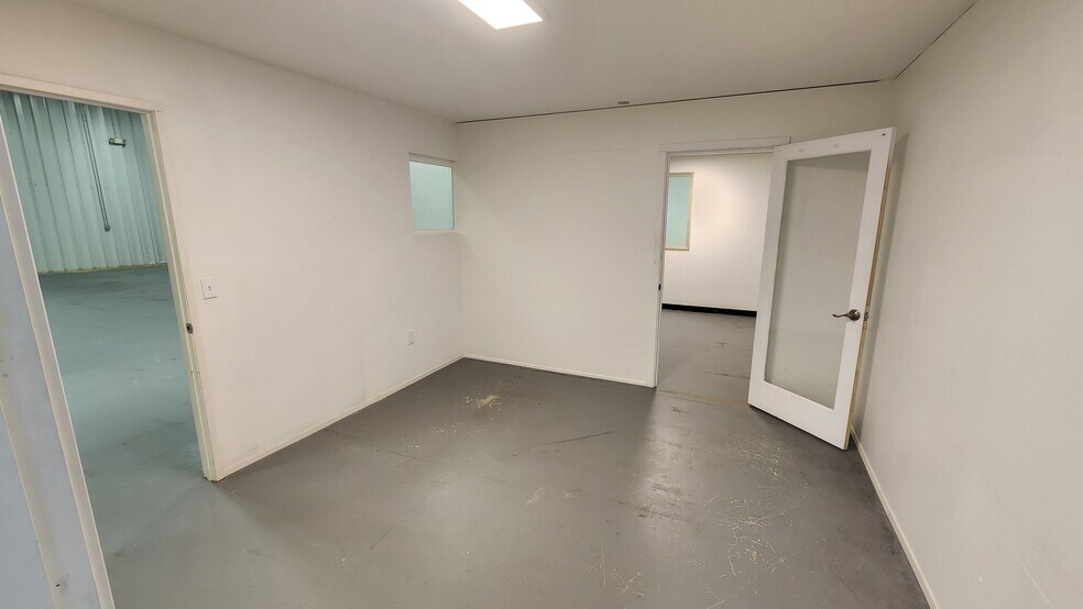 More Photos Of 2445 Robertson Dr, Richland Warehouse For Lease