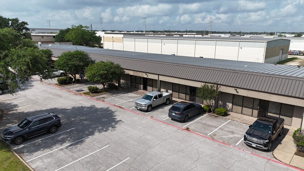 Primary Photo Of 10900 Brittmoore Park Dr, Houston Research And Development For Lease