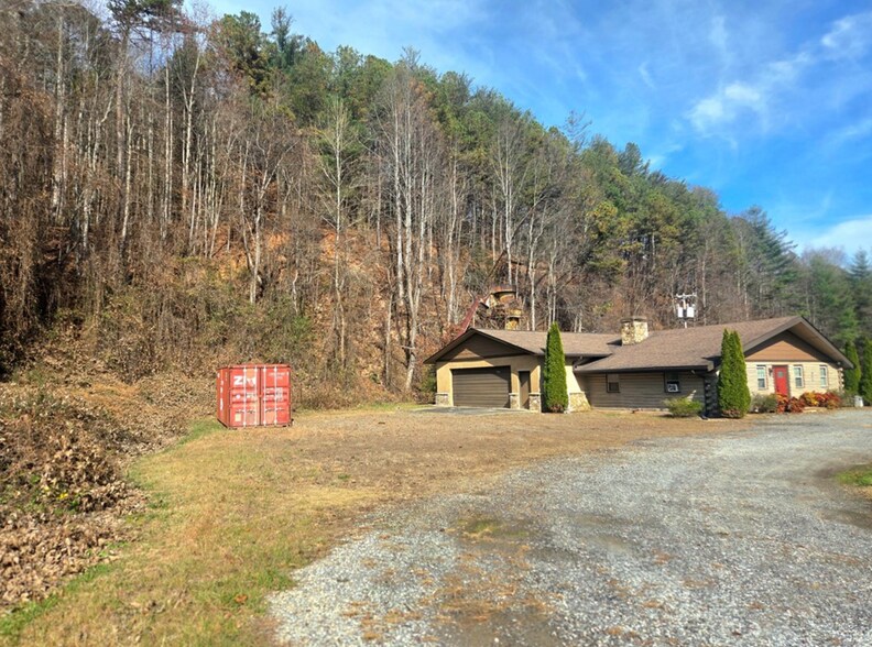 More Photos Of 6785 Airport Rd, Andrews Light Distribution For Sale