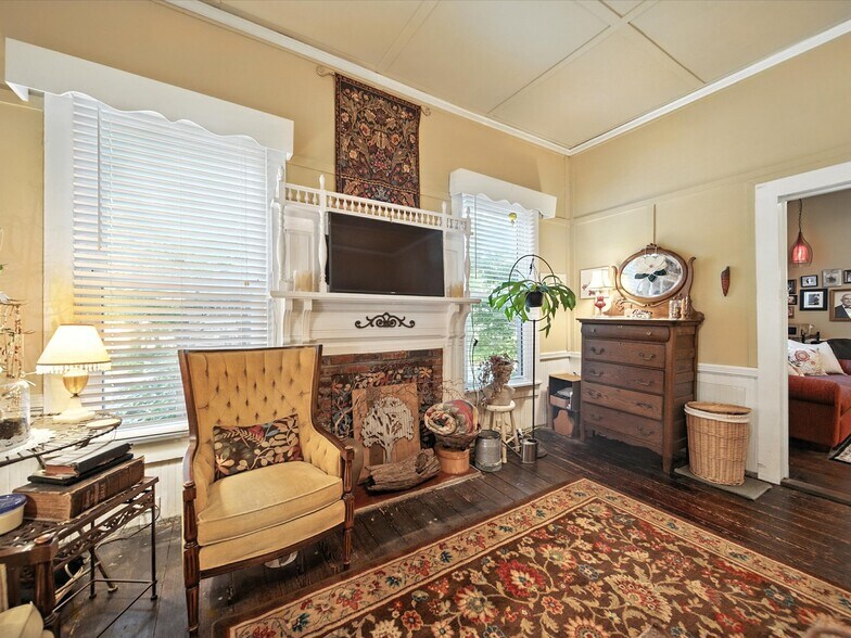 More Photos Of 221 N Main St, Clover Hospitality For Sale