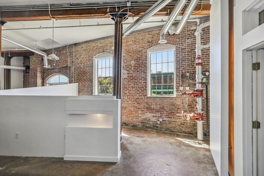 More Photos Of 887 W Marietta St NW, Atlanta Loft Creative Space For Lease