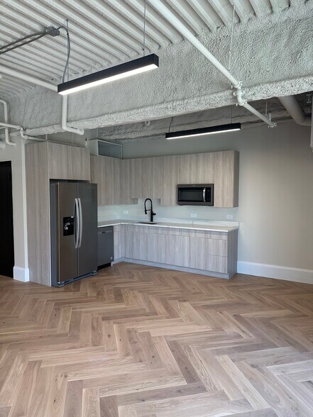 More Photos Of 1123 W Randolph St, Chicago Apartments For Lease
