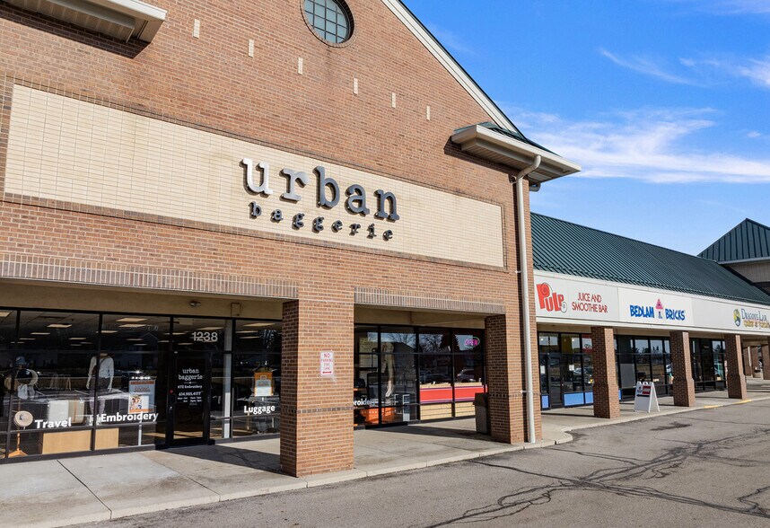 More Photos Of 1182-1282 E Powell Dr, Lewis Center Unknown For Lease