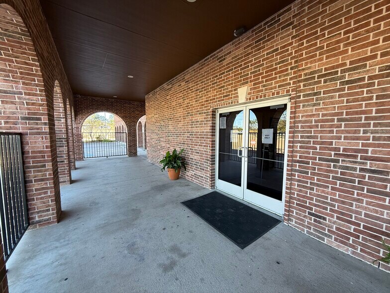 More Photos Of 1101 Bunton Creek Rd, Kyle Storefront Retail Office For Lease