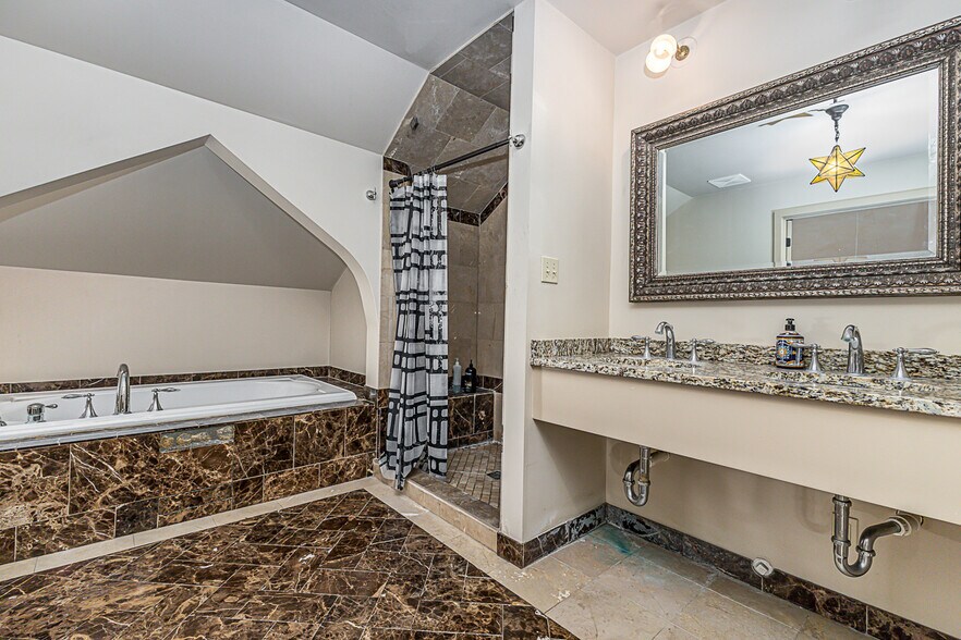 More Photos Of 399 Sinsinawa Ave, East Dubuque Specialty For Sale