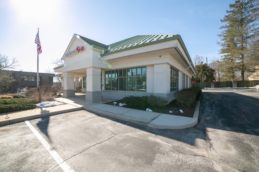 More Photos Of 414 W Lancaster Ave, Devon Bank For Lease