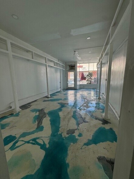 More Photos Of 363 S Fairfax Ave, Los Angeles Storefront Retail Office For Lease