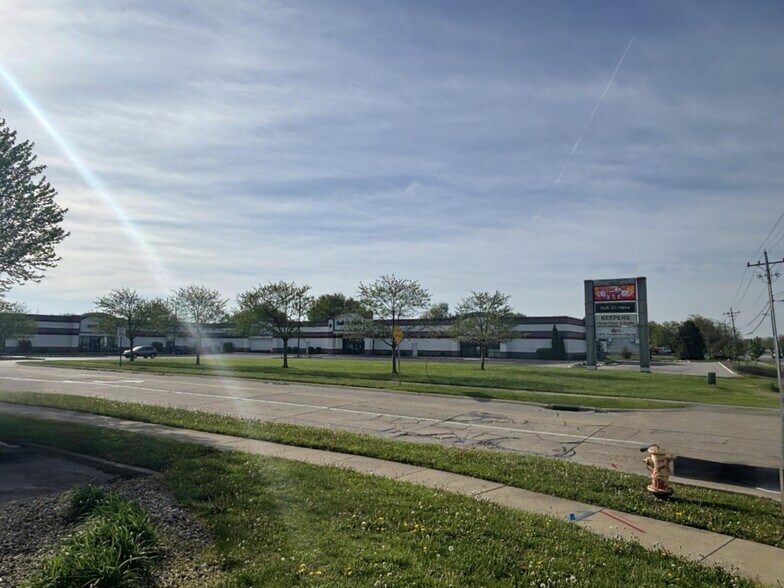 More Photos Of 3805 Fortune Dr, Lafayette Storefront For Sale