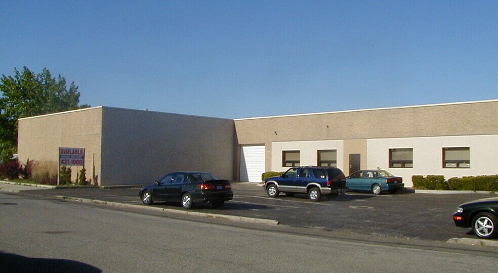 More Photos Of 27 Sarah Dr, Farmingdale Warehouse For Lease