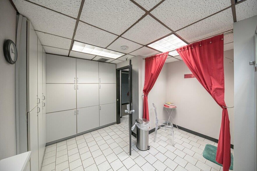 More Photos Of 125 W Missouri Ave, Midland Office For Sale