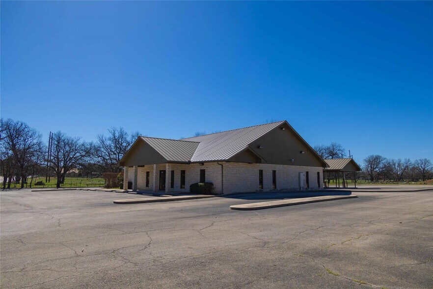 More Photos Of 3101 Austin Ave, Brownwood Bank For Sale