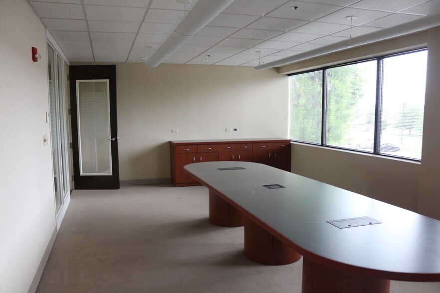 More Photos Of 3201 W White Oaks Dr, Springfield Office For Sale