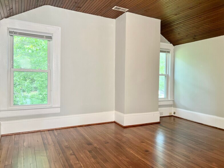 More Photos Of 2546 Reynolda Rd, Winston-Salem Medical For Lease