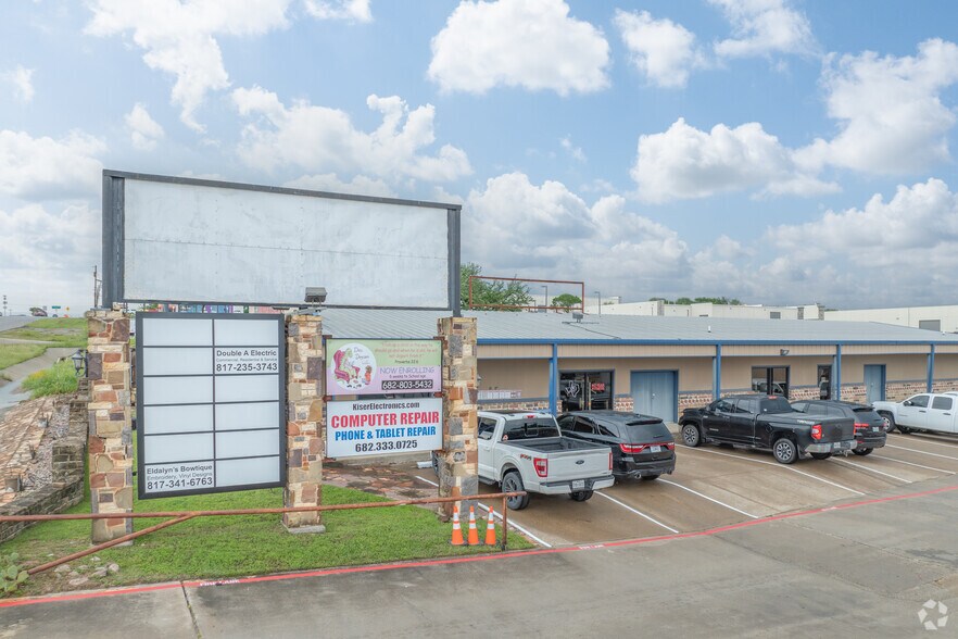 More Photos Of 2602 Fort Worth Hwy, Weatherford Warehouse For Lease