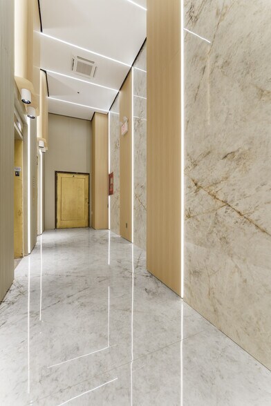 More Photos Of 363 Penn Plaza, New York Office For Lease