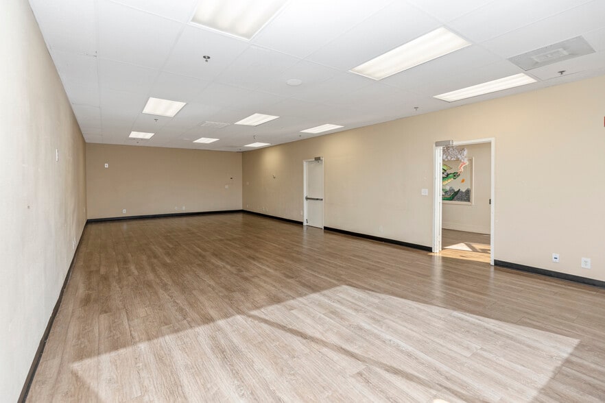 More Photos Of 333 W 18th St, Merced Office For Sale