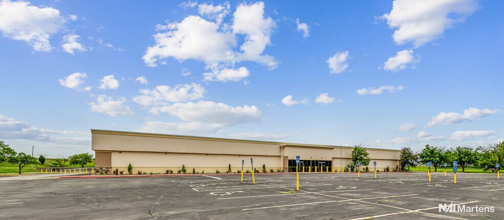 Primary Photo Of 7236 E Harry Ct, Wichita Office For Sale
