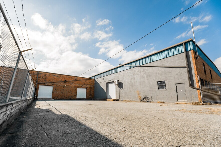 More Photos Of 15 Winchester St, Medford Distribution For Lease
