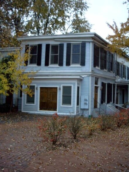 More Photos Of 1001 S Carolina Ave SE, Washington Storefront Retail Office For Sale