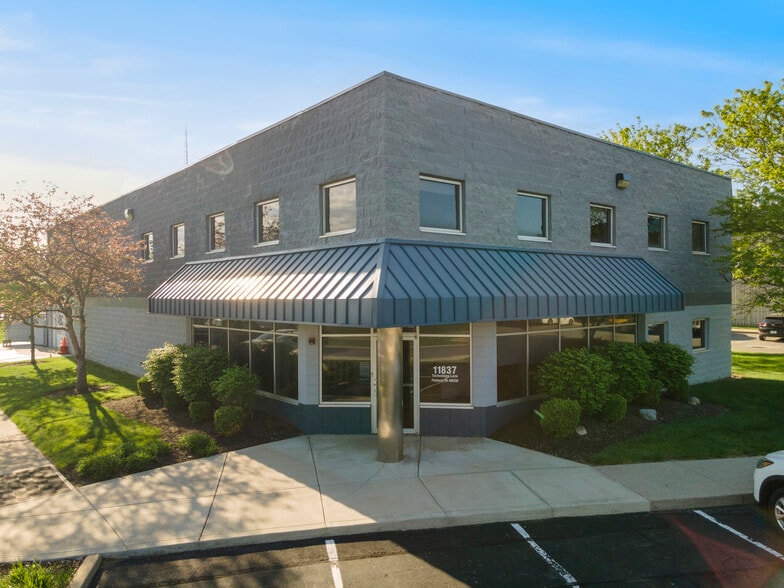 More Photos Of 11837 Technology Dr, Fishers Warehouse For Lease