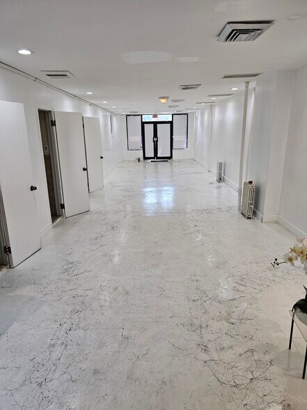 More Photos Of 200-15 Linden Blvd, Saint Albans Office For Lease