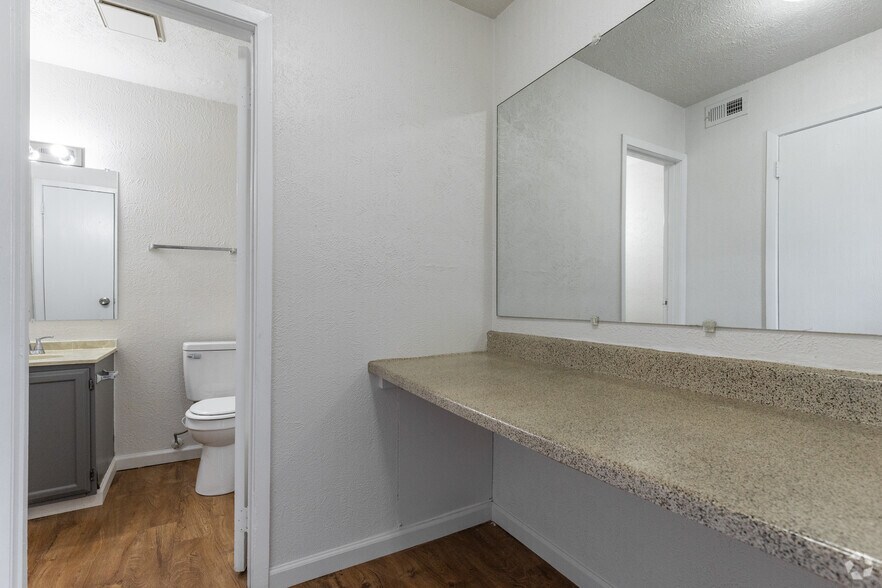 More Photos Of 101-121 S Bonnie Brae St, Denton Apartments For Sale