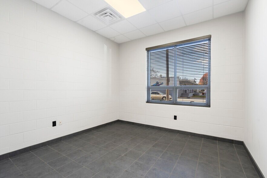 More Photos Of 1920 N National Ave, Springfield Warehouse For Lease