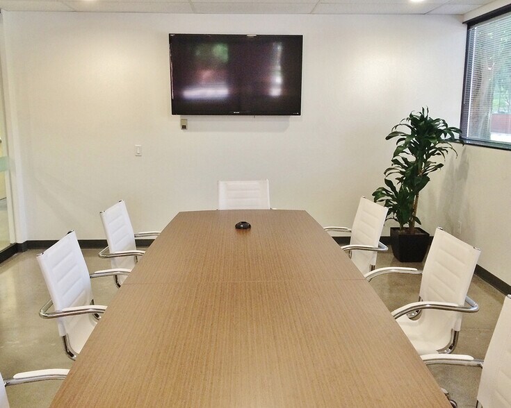 More Photos Of 10000 N 31st Ave, Phoenix Coworking Space