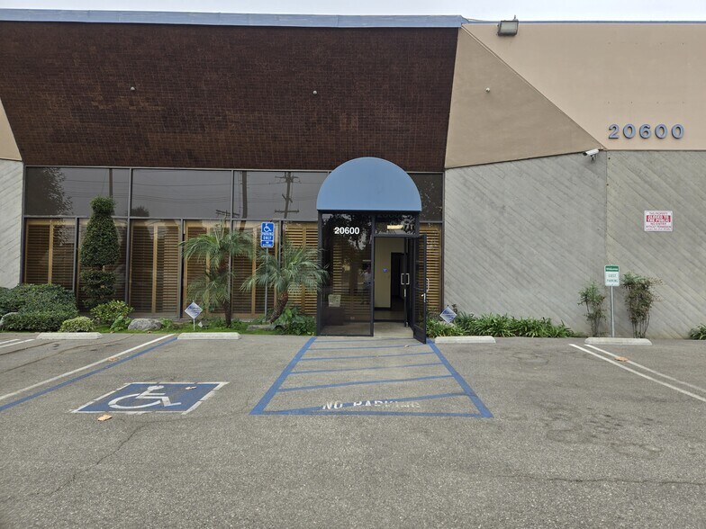 More Photos Of 20600 Plummer St, Chatsworth Manufacturing For Lease