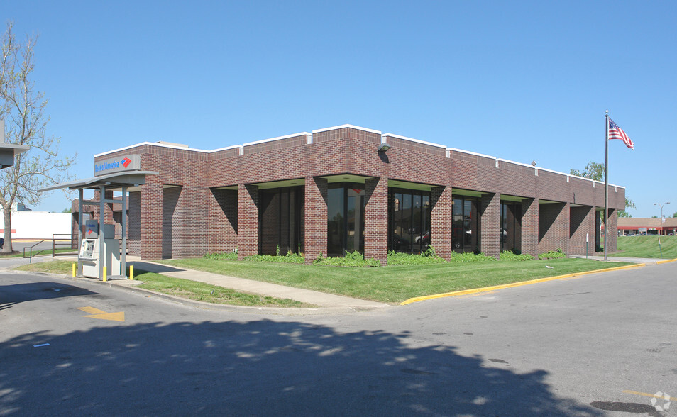 Primary Photo Of 8750 Blue Ridge Blvd, Kansas City Bank For Lease