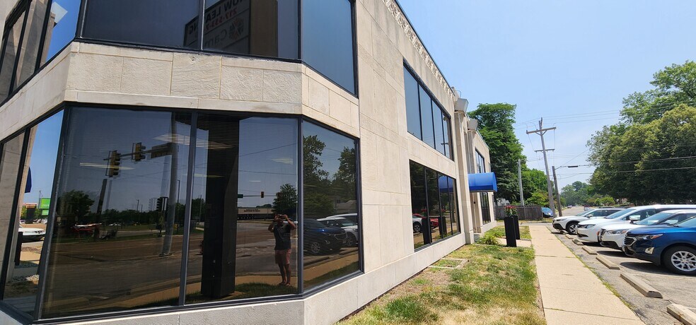 More Photos Of 2144 S Macarthur Blvd, Springfield Office For Lease