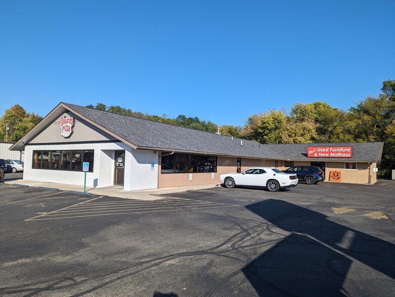 Primary Photo Of 815 S Main St, Bellefontaine Restaurant For Lease