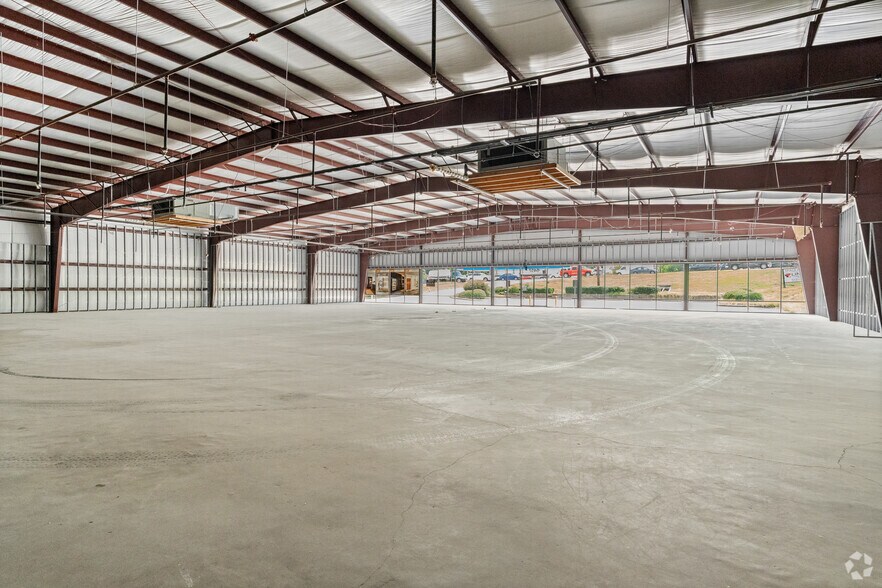 More Photos Of 5457 W Davis St, Conroe Unknown For Lease