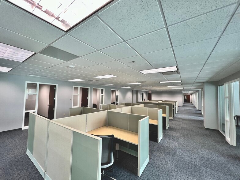More Photos Of 3600 Arco Corporate Dr, Charlotte Office Residential For Lease