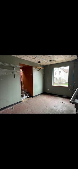 More Photos Of 403 N Third St, Ishpeming Service Station For Sale