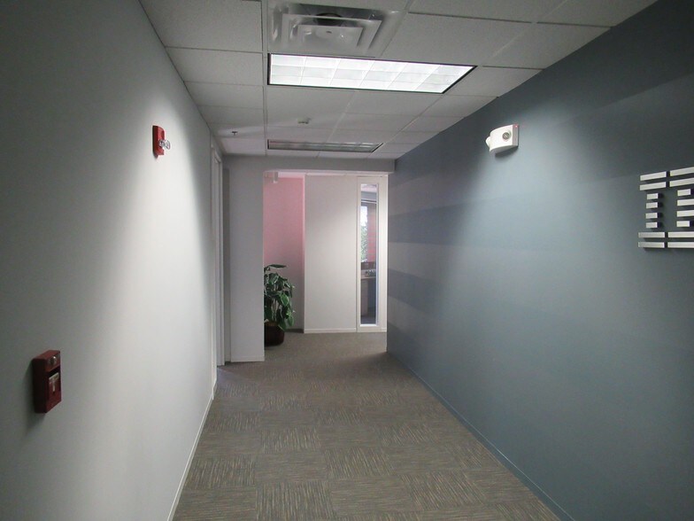 More Photos Of 3201 W White Oaks Dr, Springfield Office For Sale