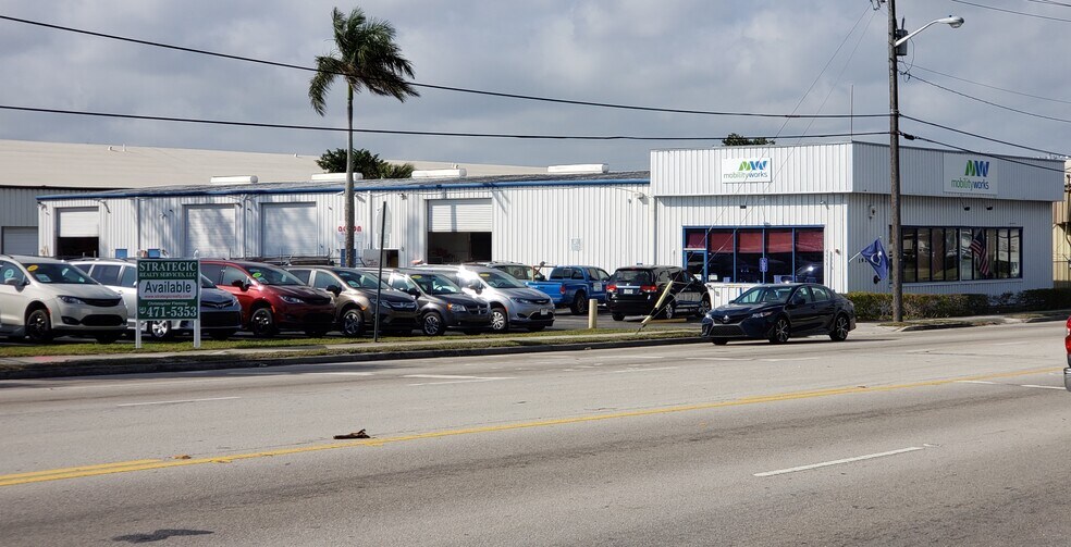 More Photos Of 1925 N 10th Ave, Lake Worth Showroom For Lease