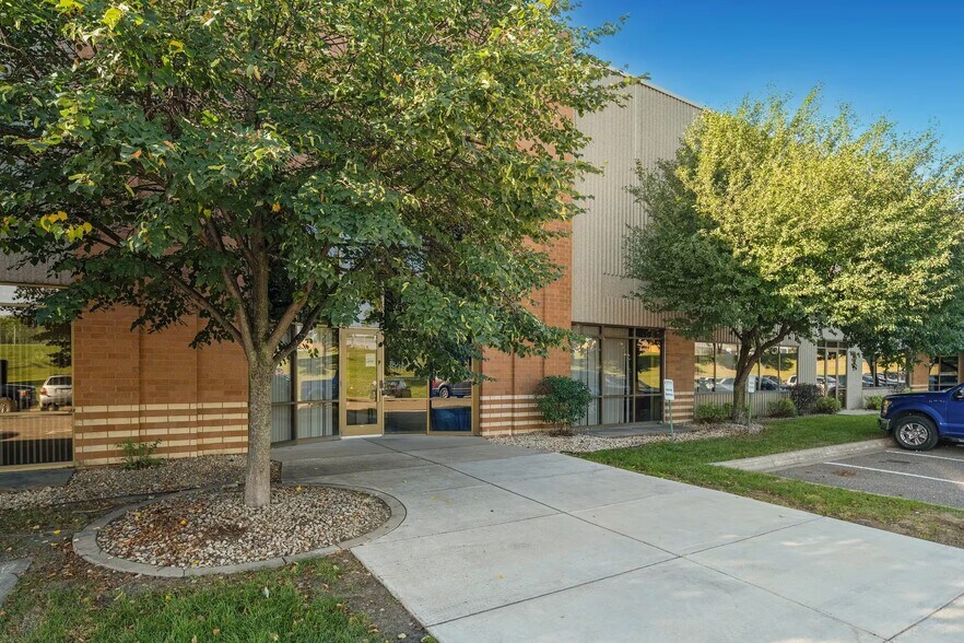More Photos Of 6325 Sandburg Rd, Golden Valley Warehouse For Lease