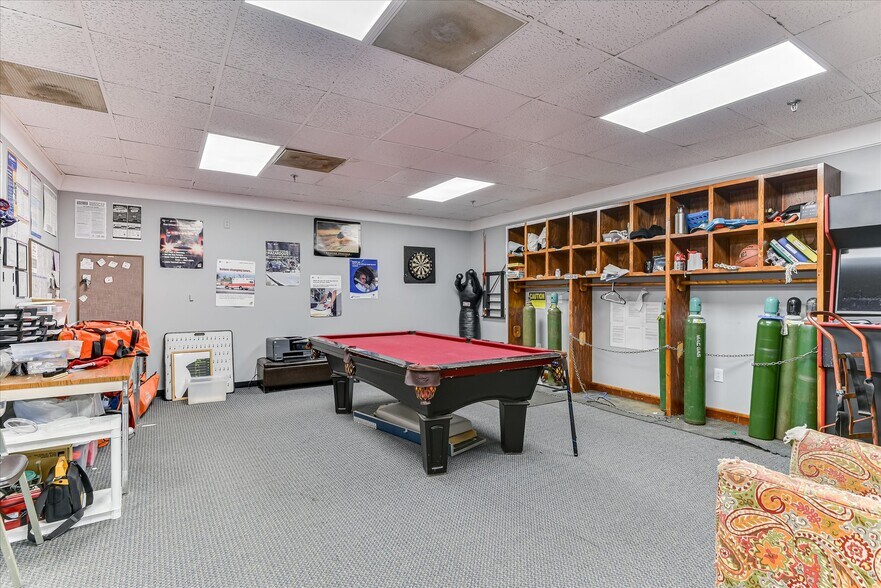 More Photos Of 1089 Augusta Rd, Warrenville Office For Sale