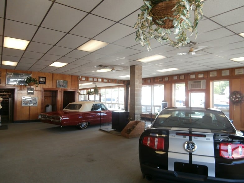 More Photos Of 19 Summer St, Dover-Foxcroft Auto Dealership For Sale