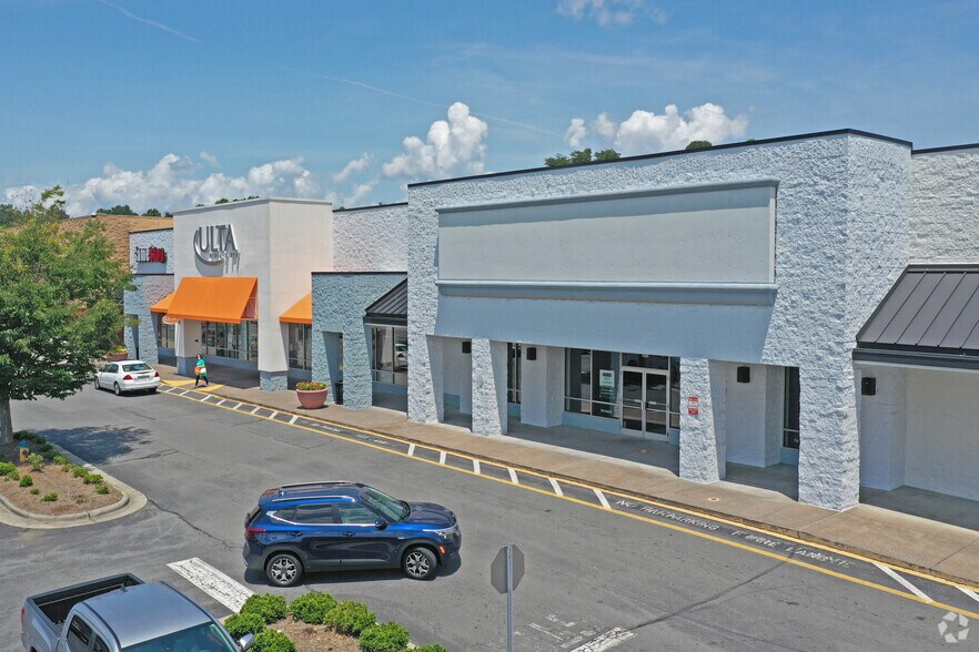 More Photos Of 1010-1036 Hanes Mall Blvd, Winston-Salem Unknown For Lease