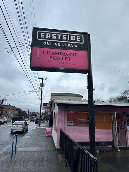 More Photos Of 3341-3343 SE Hawthorne Blvd, Portland Freestanding For Lease