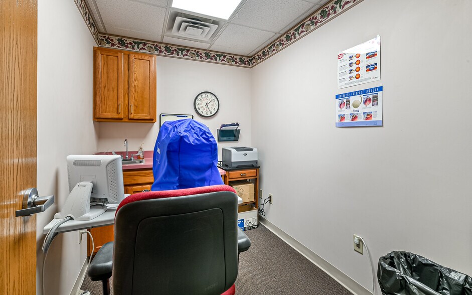 More Photos Of 508-512 N Jefferson st, New Castle Medical For Sale